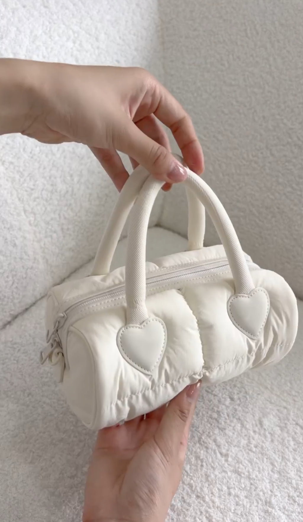 [cn | pre-order] comfyable puffy pillow heart crossbody top-handle bag
