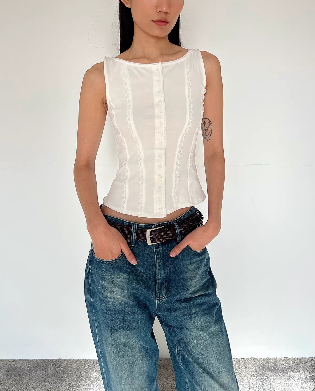 [SOF SELECT] slim lace button pattern top