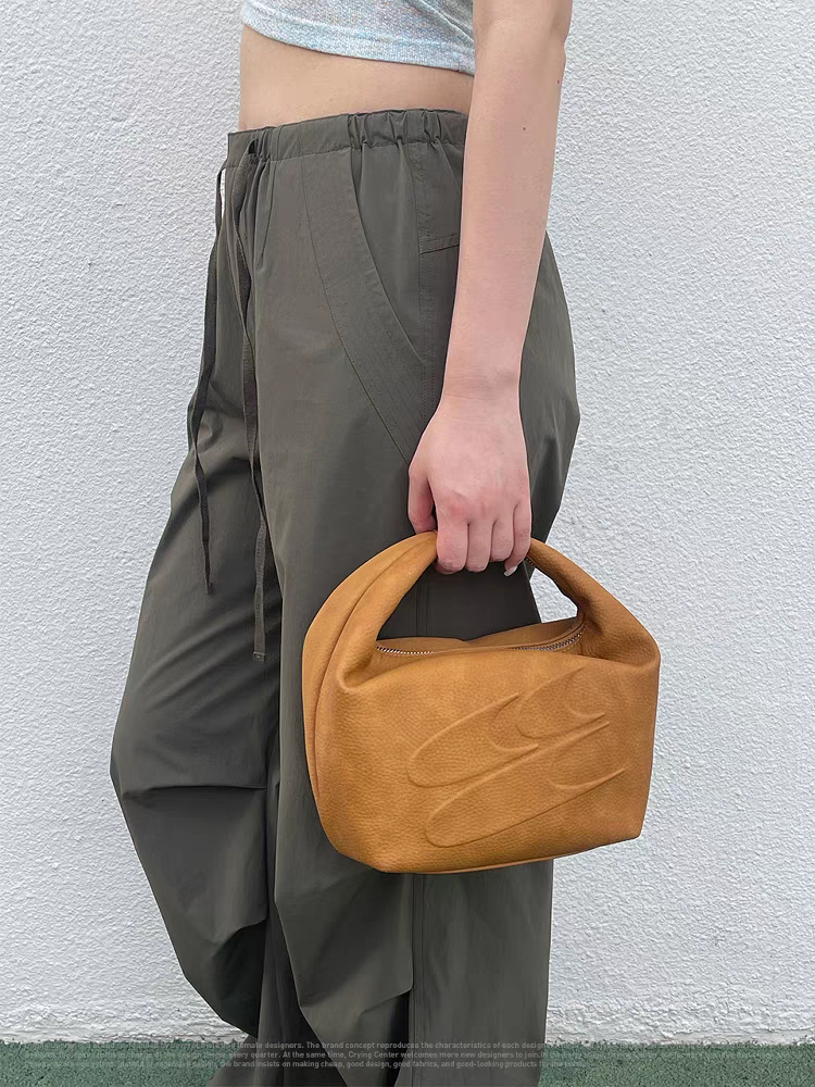 [cn | pre-order] crying center leather lunch crossbody hand bag