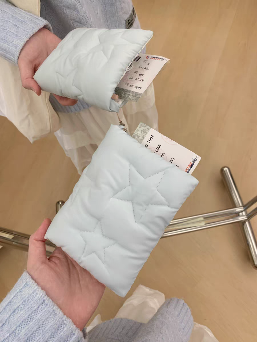 [cn | pre-order] star quilted puff travel passport holder