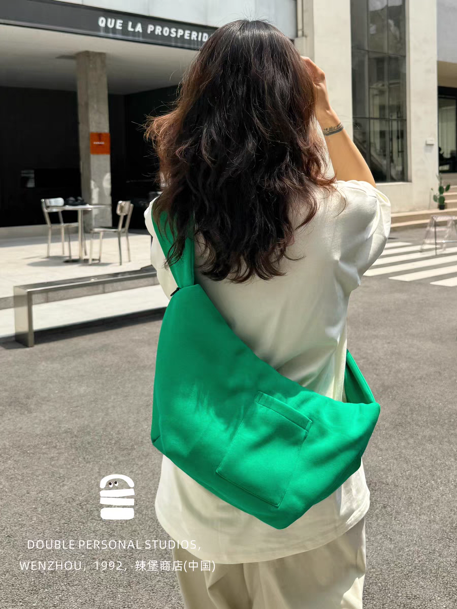 [cn | pre-order] hoodie sweatshirt hug bag crossbody