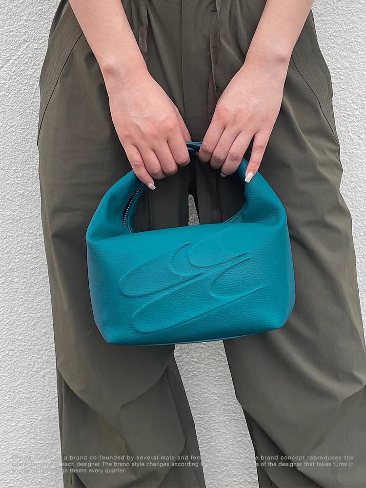 [cn | pre-order] crying center leather lunch crossbody hand bag