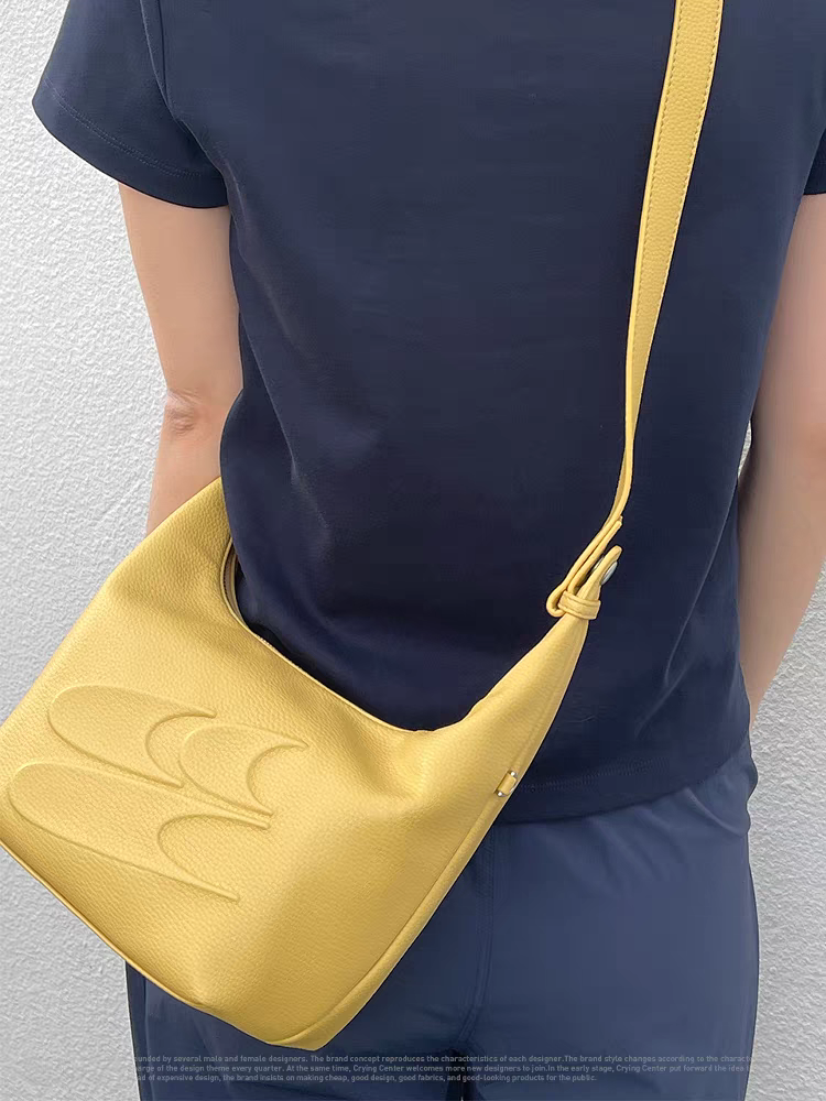 [cn | pre-order] crying center leather lunch crossbody hand bag